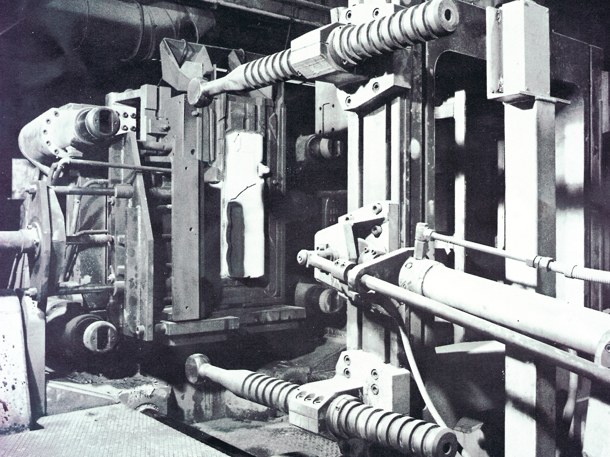 Kokillen-Gießmaschine VARIOCAST VCT 4000 von IBB Maschinenbau, Auswerferkraft 500 kN, Kippwinkel 90°